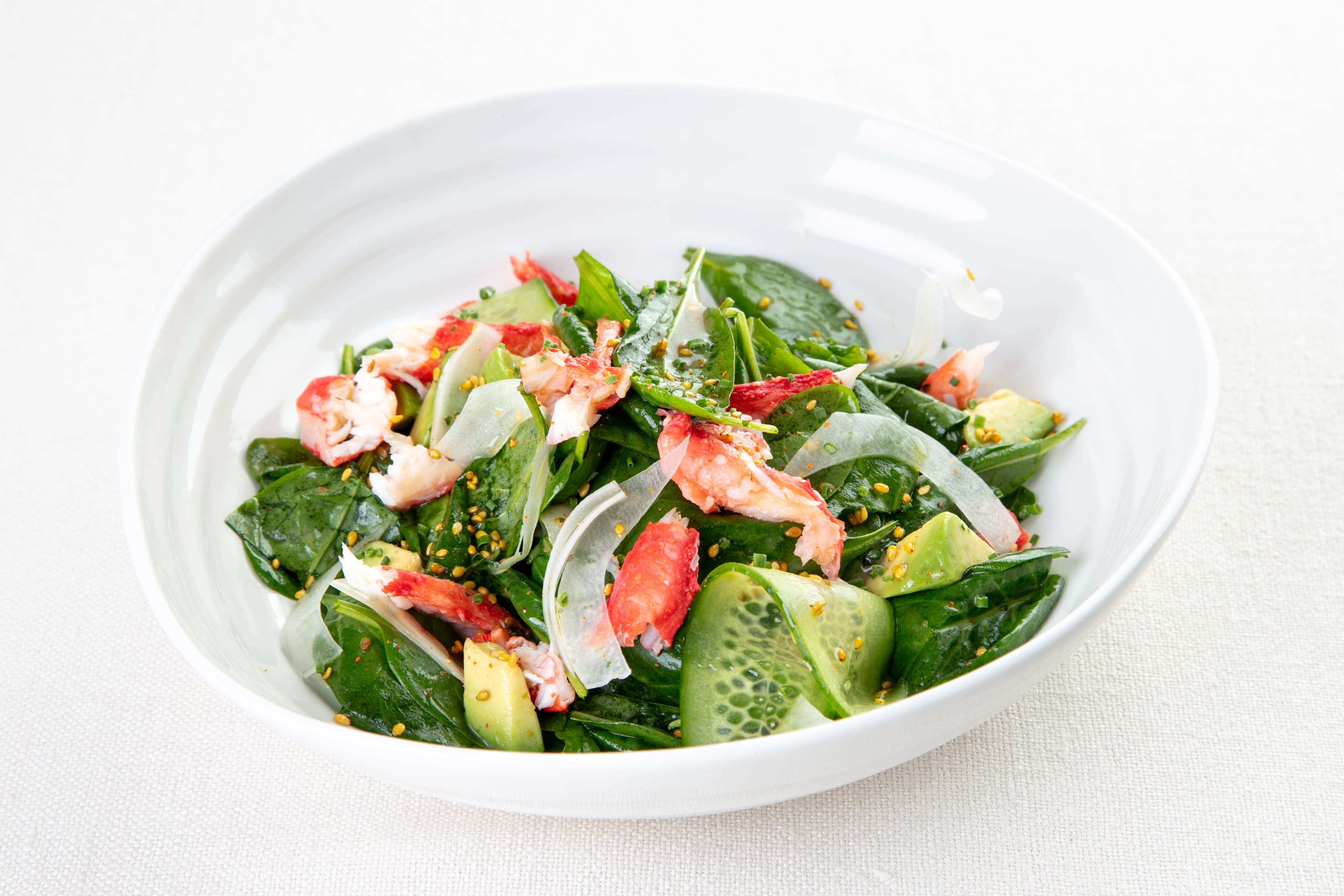 Salad with crab, avocado, fennel and Asian dressing